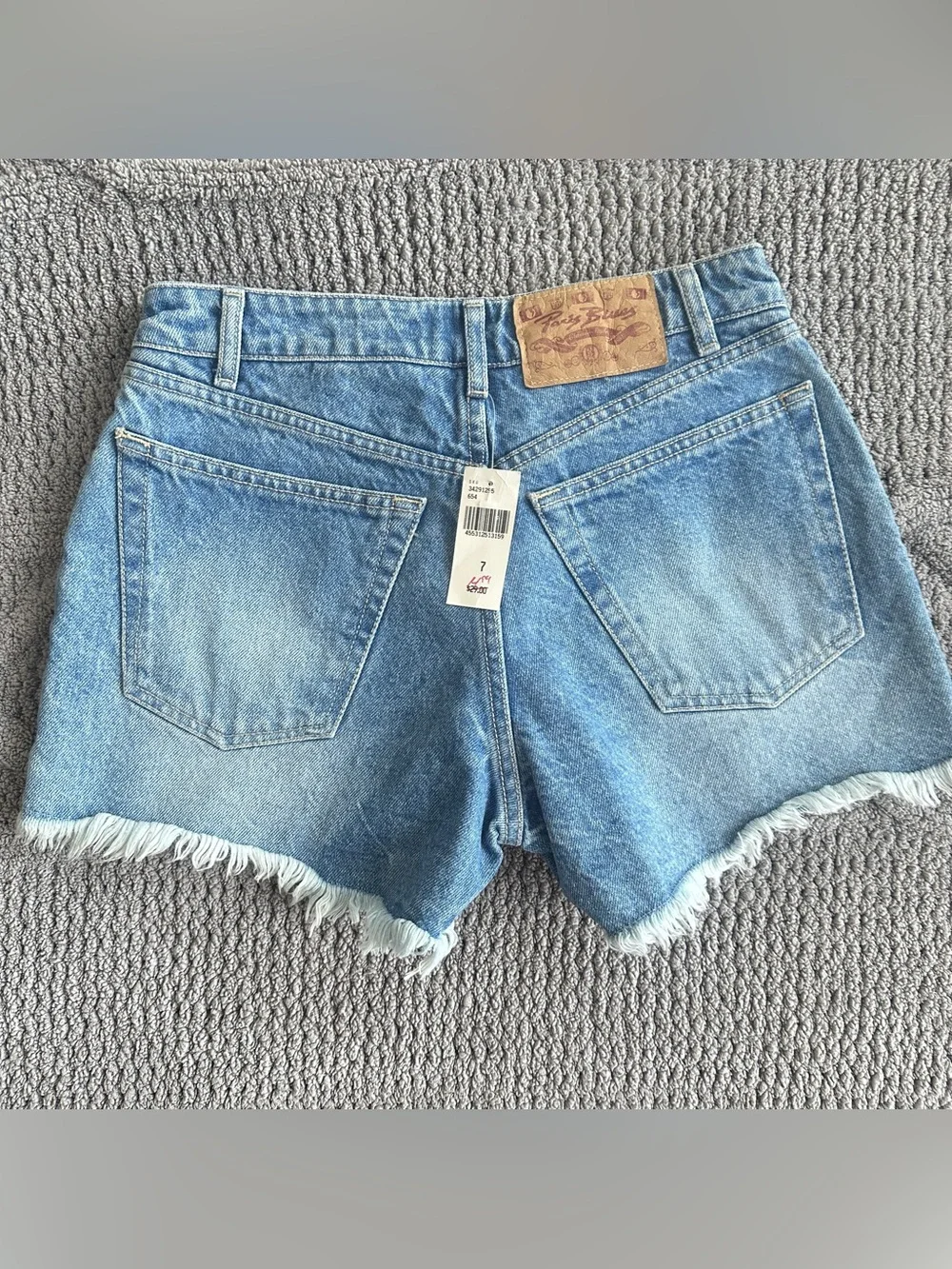 VINTAGE NWT PARIS BLUES DENIM CUT OFFS SIZE 7